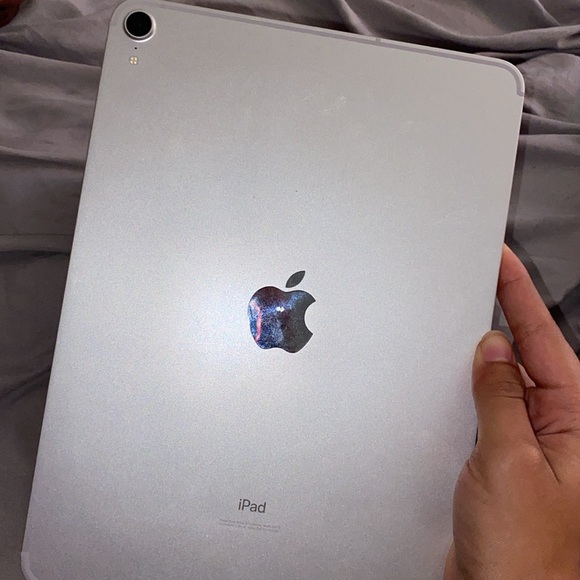 iPad Pro 11 1st gen. & new gen apple pen paid $450 out the door for both. - Picture 2 of 5